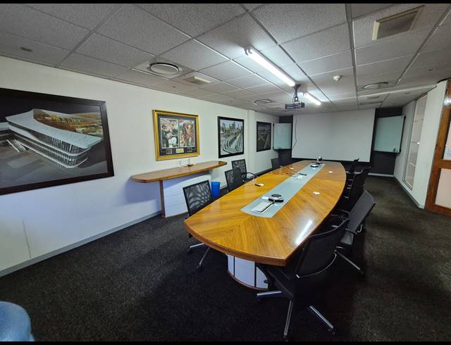 1,832M² OFFICE FOR SALE IN WOODMEAD